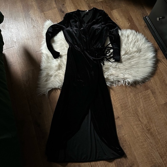 & OTHER STORIES Crushed Velvet Wrap Dress In Black - Picture 4 of 6